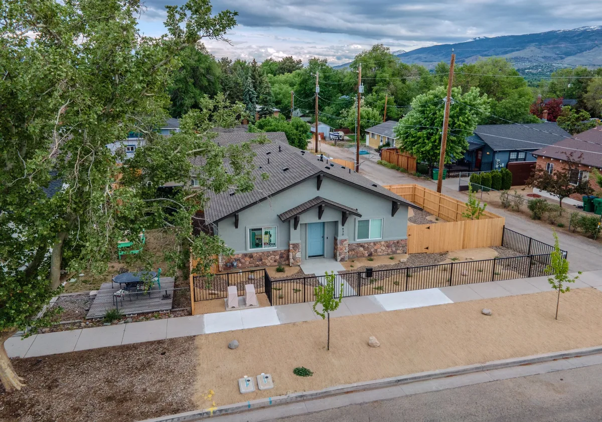 Real-estate photograph 01 — Thomas Beach