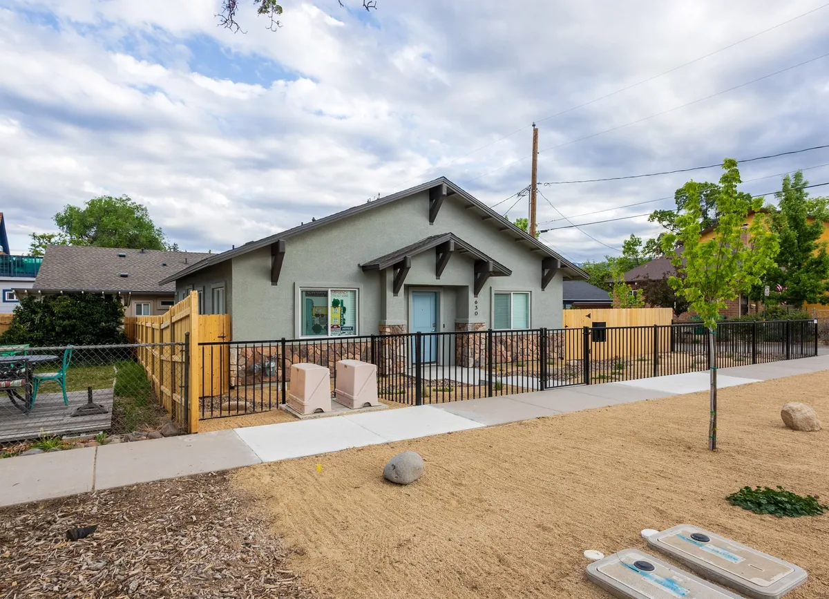 Real-estate photograph 02 — Thomas Beach