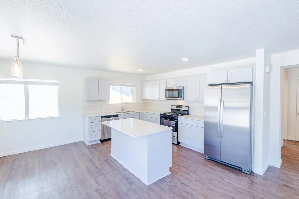 Real-estate photograph 05 — Thomas Beach
