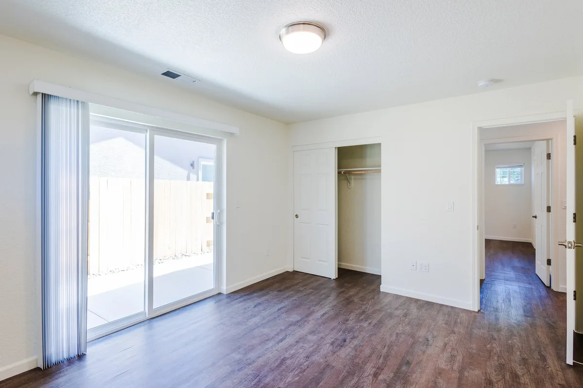 Real-estate photograph 06 — Thomas Beach